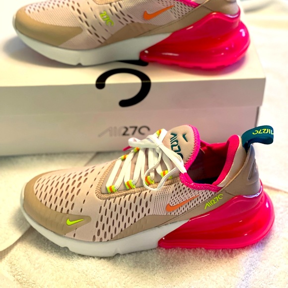 Nike Shoes - Nike Air Max 270